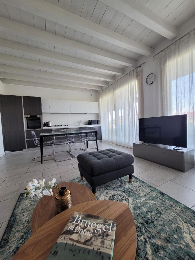 דירות סירמיונה Casa Della Regina מראה חיצוני תמונה
