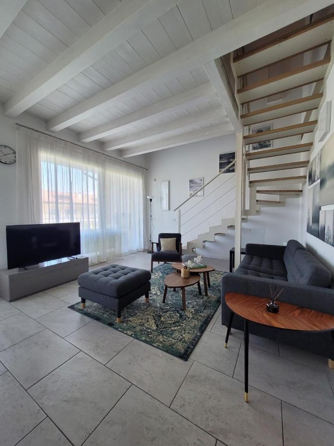דירות סירמיונה Casa Della Regina מראה חיצוני תמונה