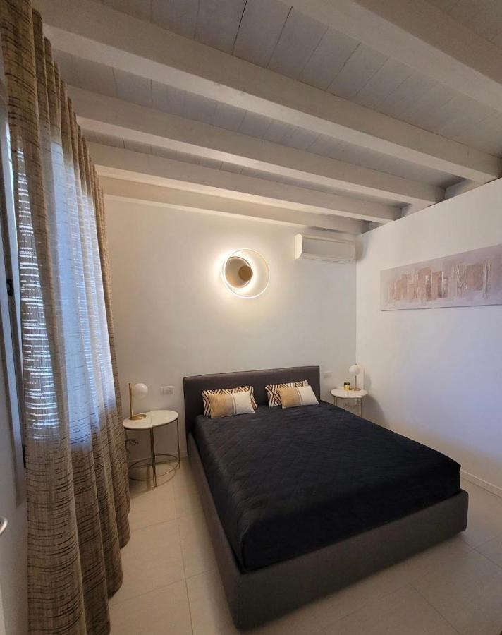 דירות סירמיונה Casa Della Regina מראה חיצוני תמונה